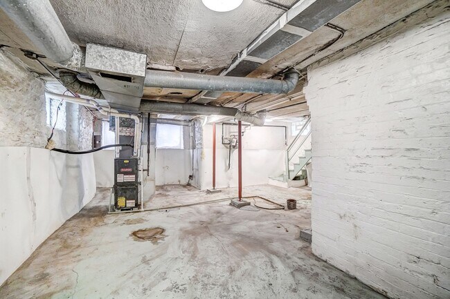 Building Photo - 870 Rockdale Ave