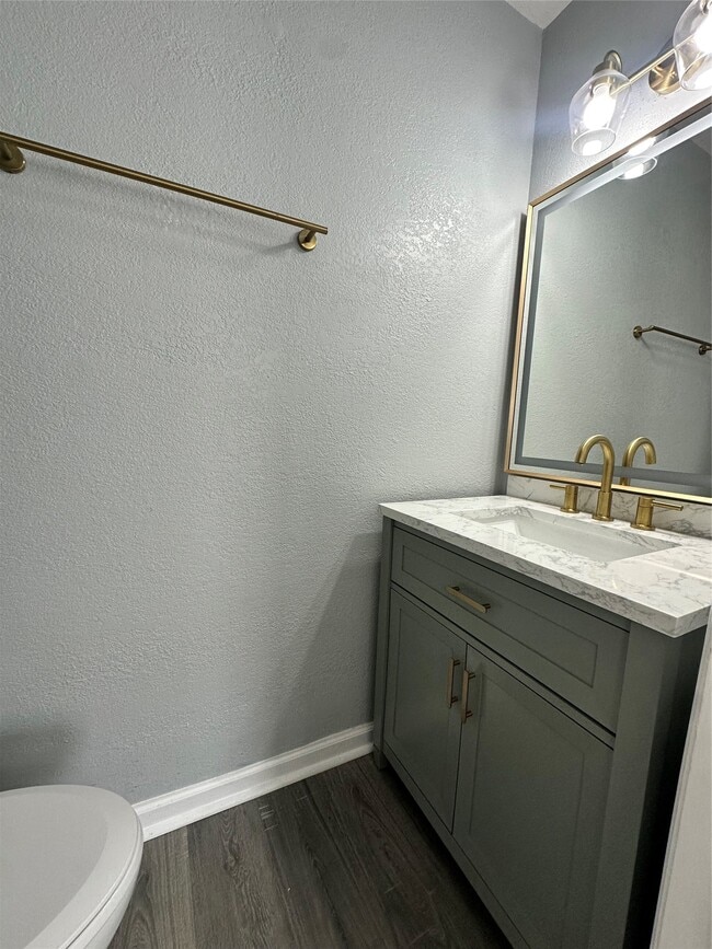 Building Photo - 502 Ave F