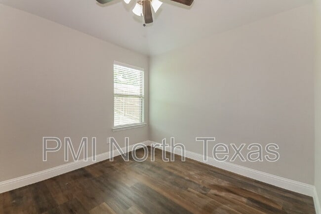 Building Photo - 6415 Graceland Dr