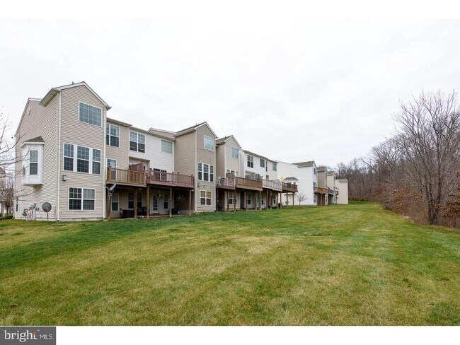 Building Photo - 256 Hudson Dr