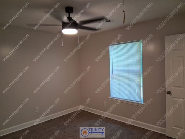 Building Photo - NEWLY UPDATED!! Ready and waiting for you!