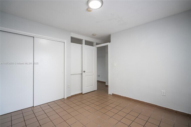 Building Photo - 260 Navarre Ave