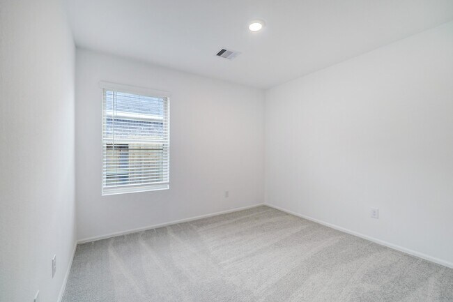 Building Photo - 8907 Estes Lks Dr