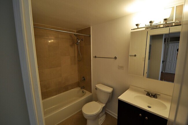 Building Photo - 4180 N Marine Dr