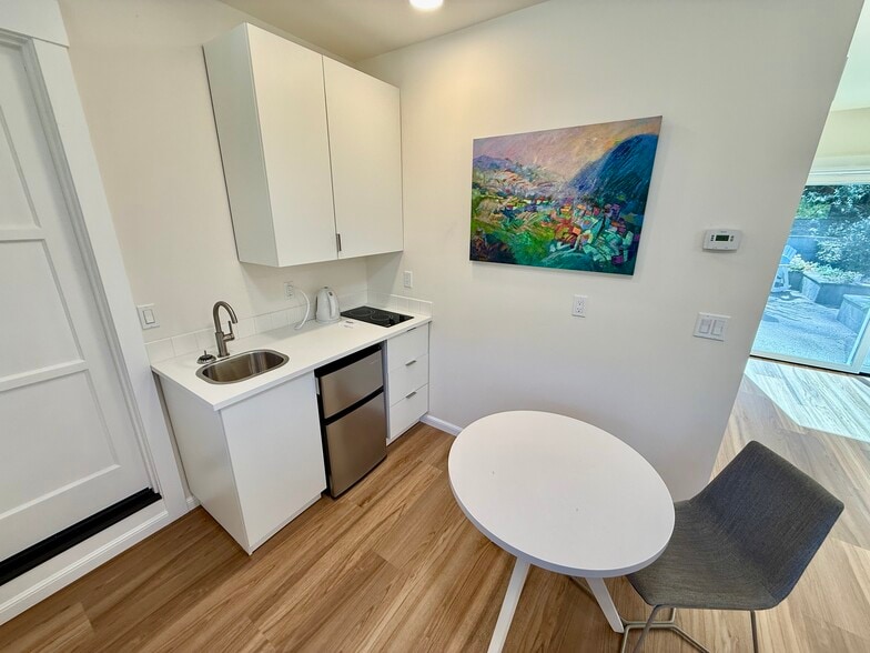 Building Photo - 81 Angela Ave