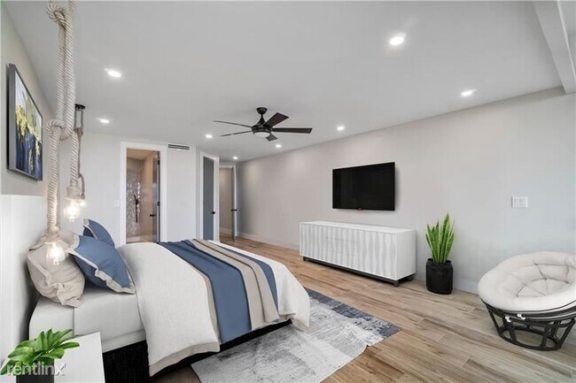 Building Photo - 3 br, 3 bath Condo - 520 N Ocean Blvd Apt 2
