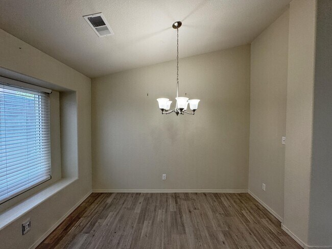 Building Photo - 7152 Elk Creek Rd NE