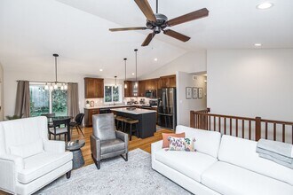 Building Photo - 3367 Ridgeline Dr SE
