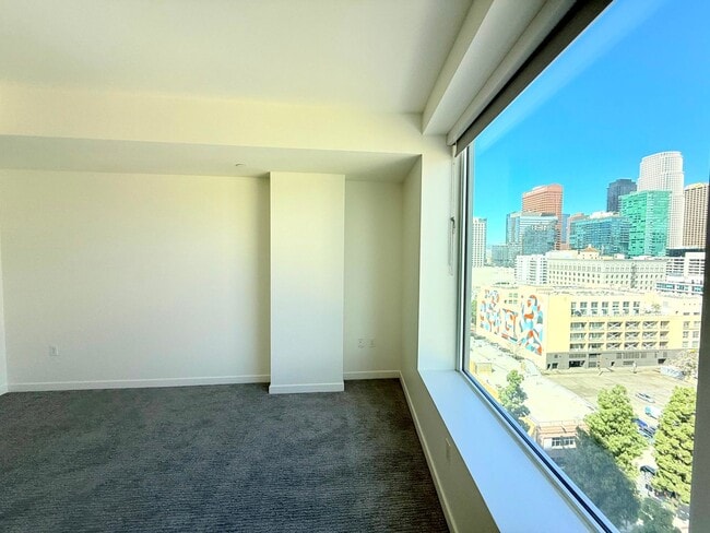 Building Photo - Very Unique Spacious Two Bedroom - Two bath luxury Condo with Views and Pool