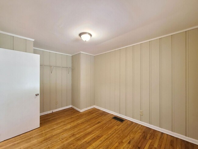 Building Photo - Cutest Bungalow in the Heart of Hapeville 3 bed/2 bath
