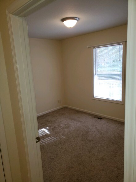 Building Photo - 469 Berea Church Rd