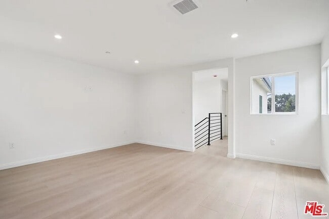 Building Photo - 1677 E 111th St