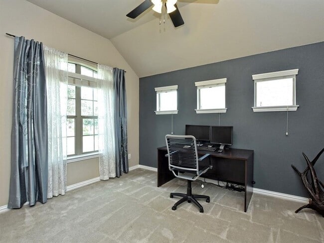 Building Photo - 510 Cameron Cove