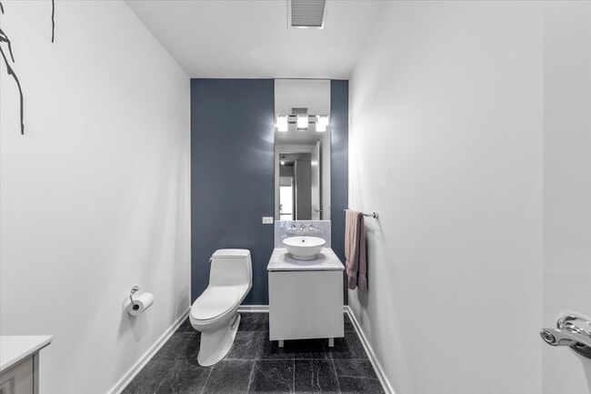 Building Photo - 600 N Fairbanks Ct