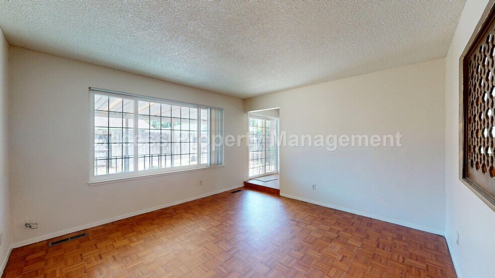 Building Photo - 1441 Montclair Dr