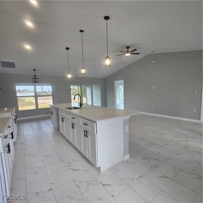 Building Photo - 3610 NE 12th Ave