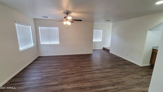 Building Photo - 2205 W Morten Ave