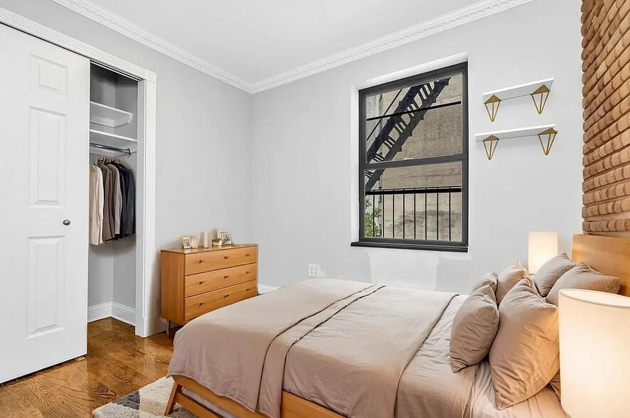 Building Photo - 248 Mott St