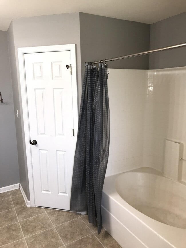 Building Photo - 3 Bedroom House in Denham Springs