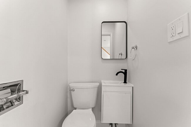 Building Photo - 9 Dexter St