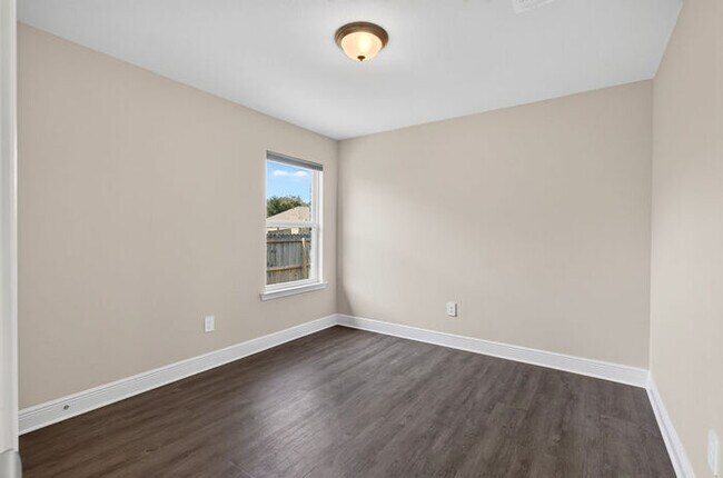 Building Photo - 15028 Emersyn Ln