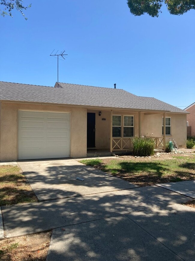 Building Photo - SINGLE FAMILY HOME