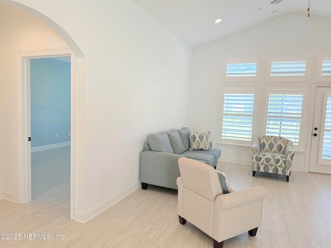 Building Photo - 44 Ocale Ct