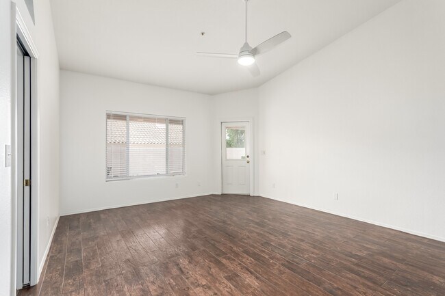 Building Photo - 9003 E Aster Dr