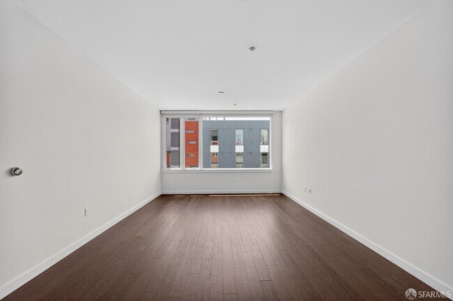 Building Photo - 570 Innes Ave