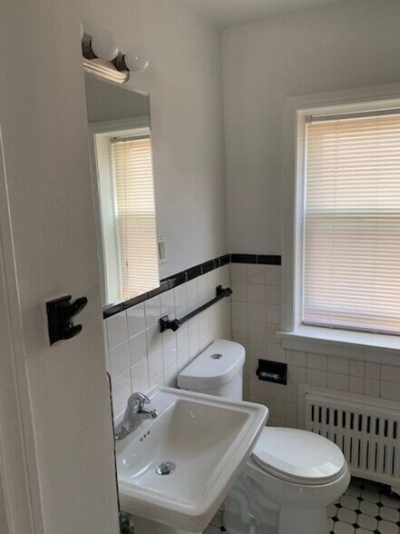 Building Photo - 129 Ridge Ave