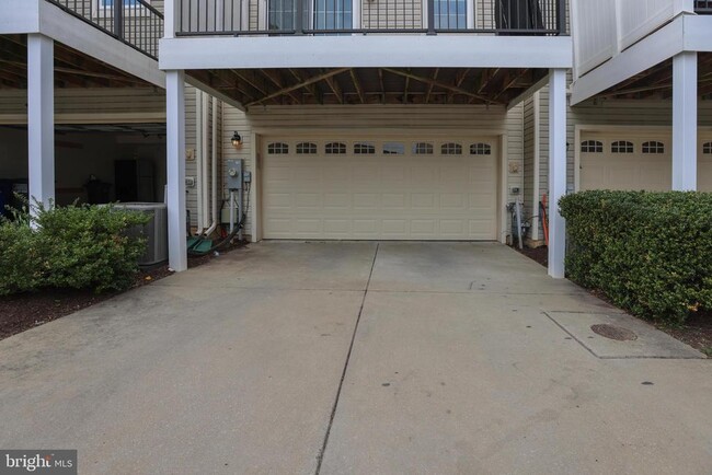 Building Photo - 7954 Blue Stream Dr