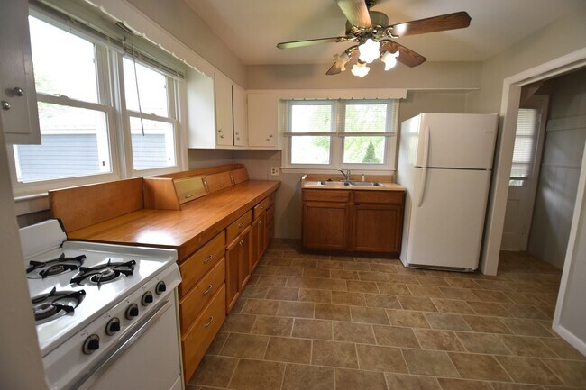 Building Photo - Fortville 3 bedroom Home