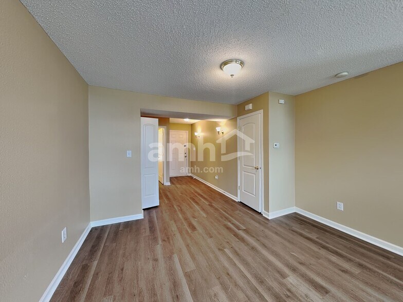 Building Photo - 603 New Moon St