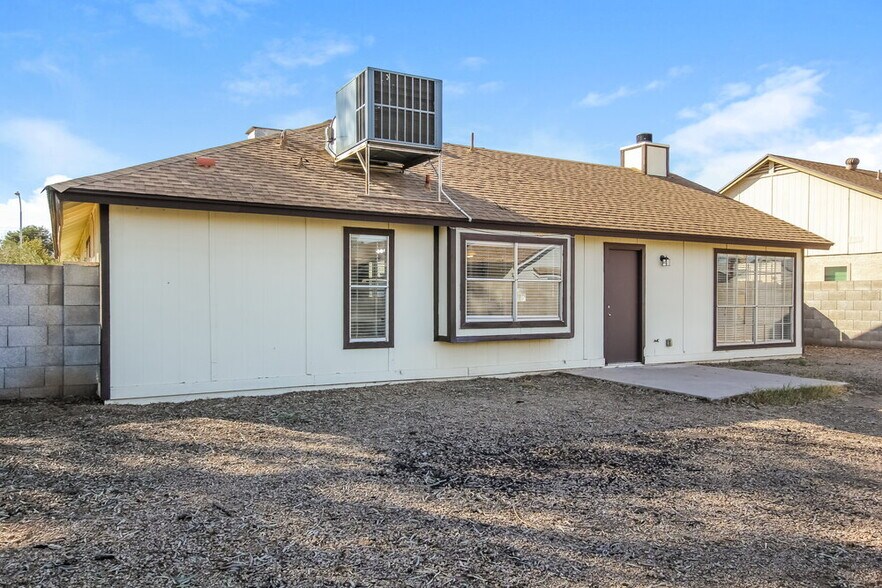 Building Photo - 6529 N 74th Dr