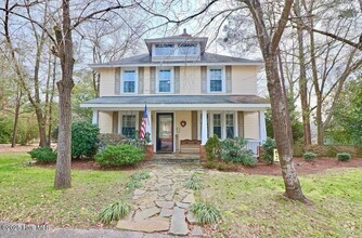 Building Photo - 406 N Poplar St