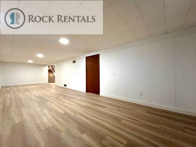 Building Photo - Beautifully Updated 4 Bed 2 Bath in South Hutchinson