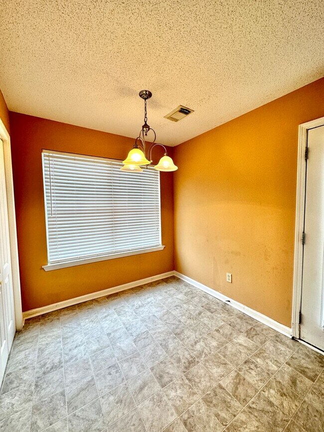 Building Photo - 11424-26 Oak Arbor Way