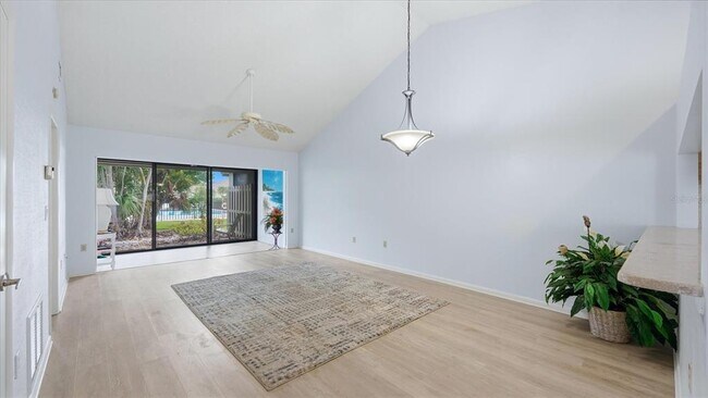Building Photo - 5350 Myrtle Wood