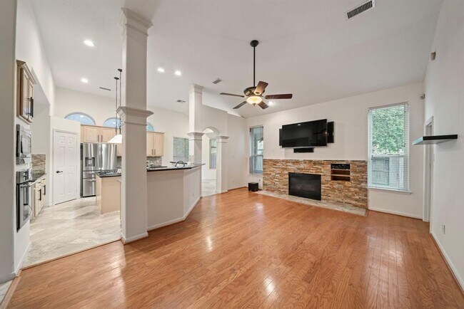 Building Photo - 6307 Shoreview Ct