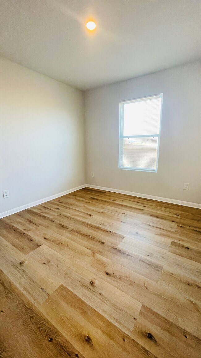 Building Photo - 958 Rd 5702