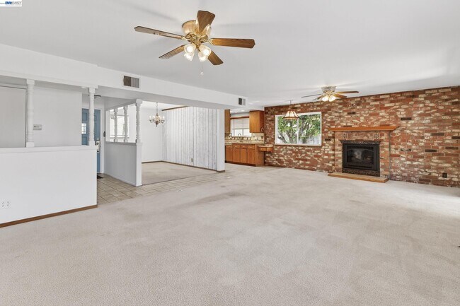 Building Photo - 1450 Kolln St