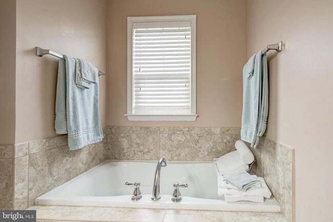 Building Photo - 22644 Amberjack Square
