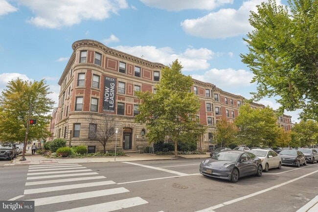 Building Photo - 4300 Chestnut St