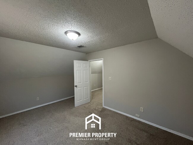 Building Photo - 7610 Bridlewreath Rd.