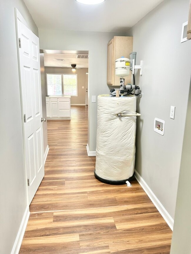 Building Photo - Newly Renovated 3BR Home Near Downtown & Medical District!