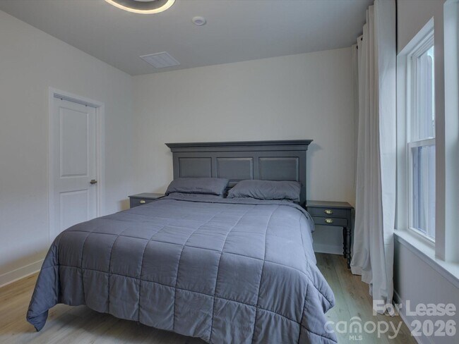 Building Photo - 6112 Station Crossing Ave