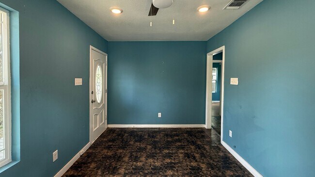 Building Photo - 520 W Mayfield Blvd
