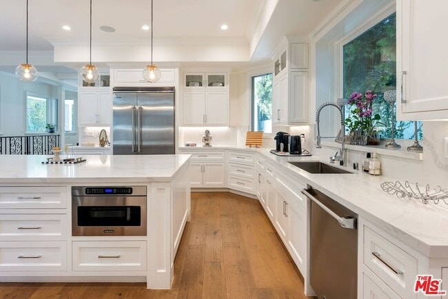 Building Photo - 345 S Saltair Ave