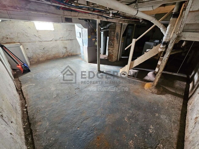 Building Photo - 1522 North Ave NE