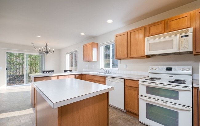 Building Photo - Beautiful Home In Puget Neighborhood